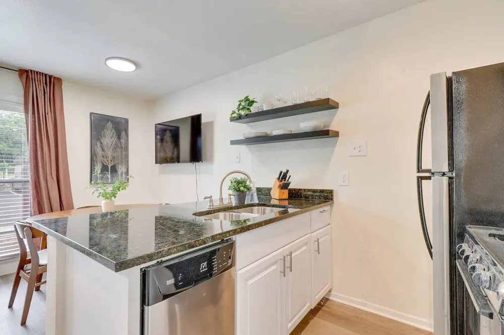 2401 Manor rd #129 Austin, TX 78722