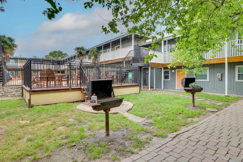 2401 Manor rd #129 Austin, TX 78722