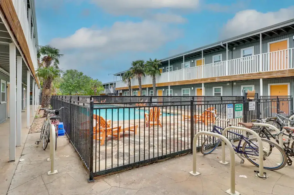 2401 Manor rd #129 Austin, TX 78722