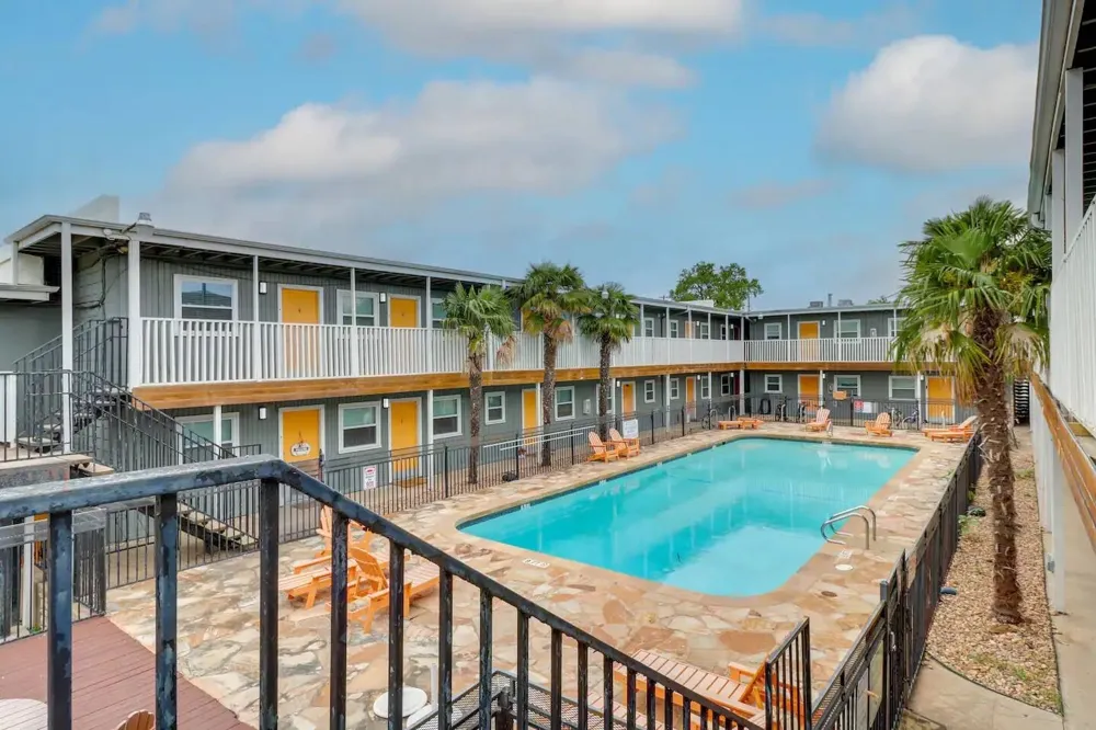 2401 Manor rd #129 Austin, TX 78722