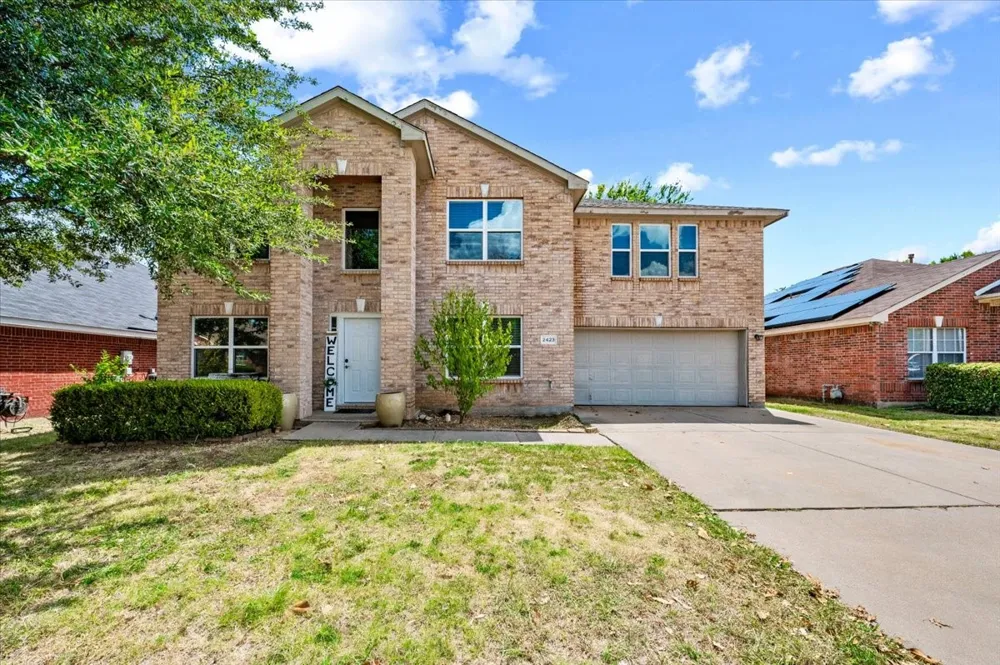2423 Ranchview Drive Grand Prairie, TX 75052