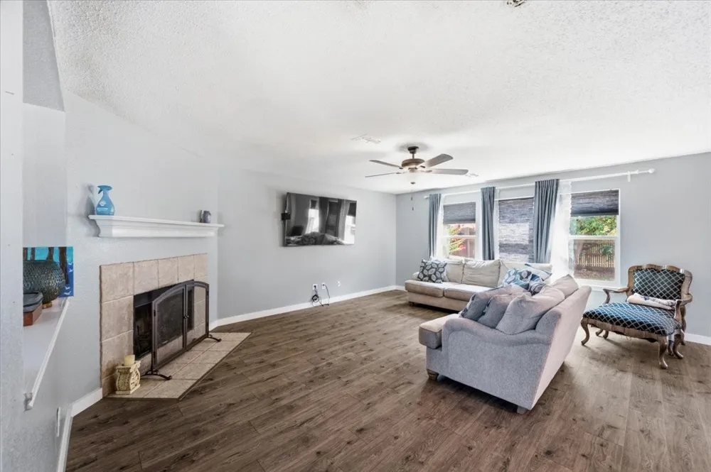 2423 Ranchview Drive Grand Prairie, TX 75052