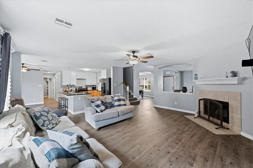 2423 Ranchview Drive Grand Prairie, TX 75052