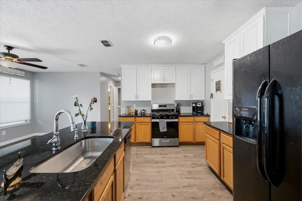 2423 Ranchview Drive Grand Prairie, TX 75052