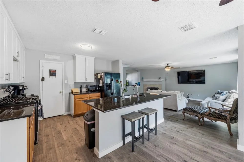 2423 Ranchview Drive Grand Prairie, TX 75052