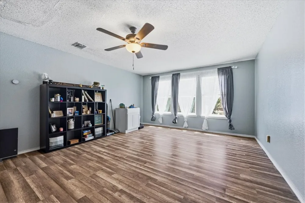 2423 Ranchview Drive Grand Prairie, TX 75052