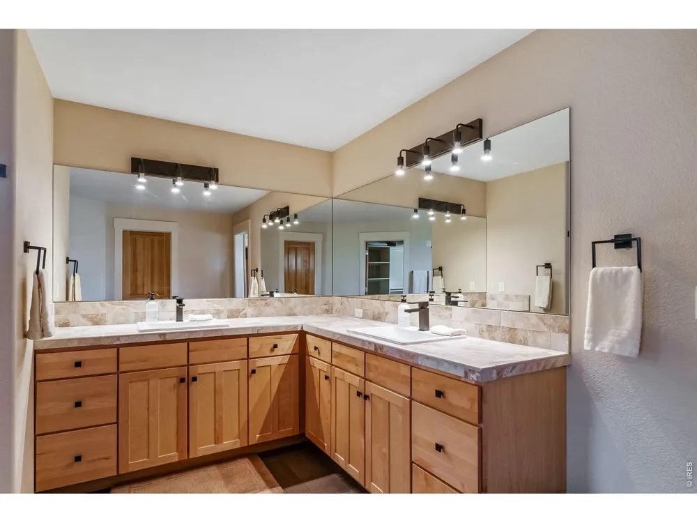 621 1st Avenue Lyons, CO 80540