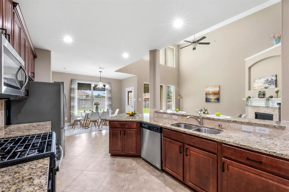 102 Blossom Terrace Lane Rosenberg, TX 77469
