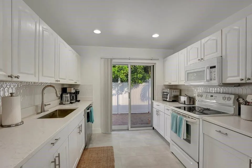 1319 SW 30th St #D Fort Lauderdale, FL 33315