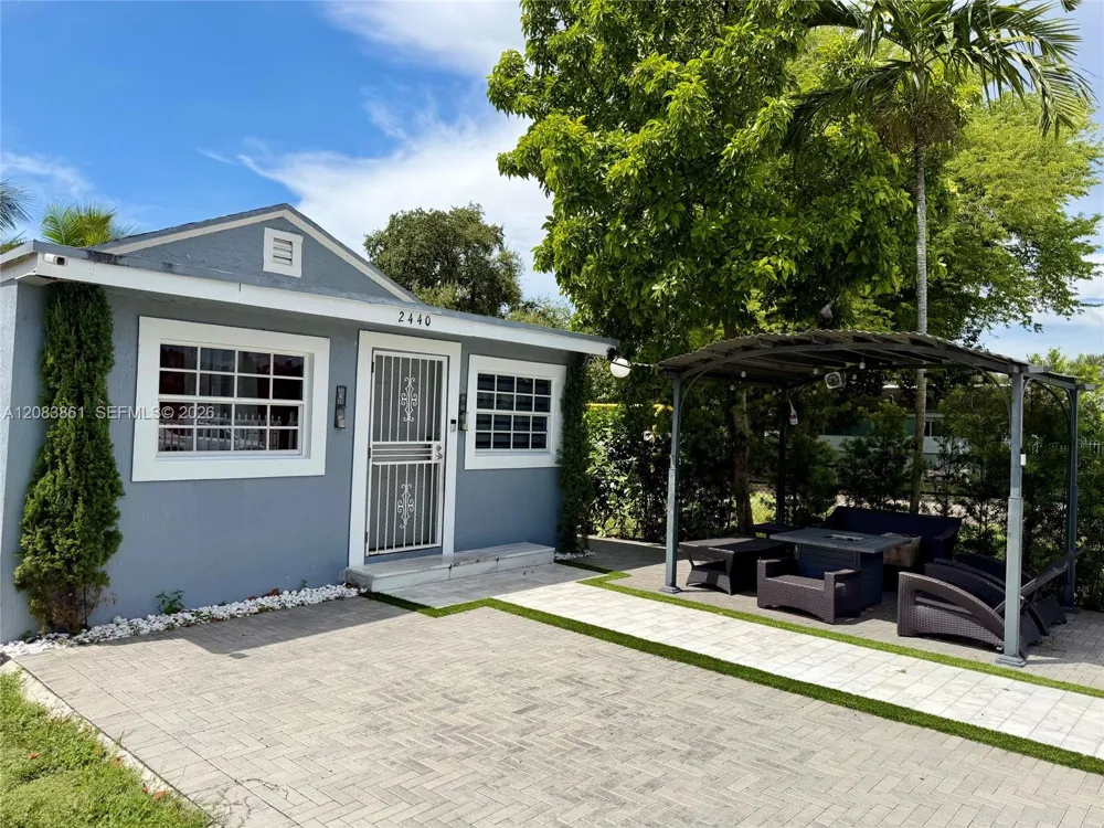 2440 NW 57th St Miami, FL 33142