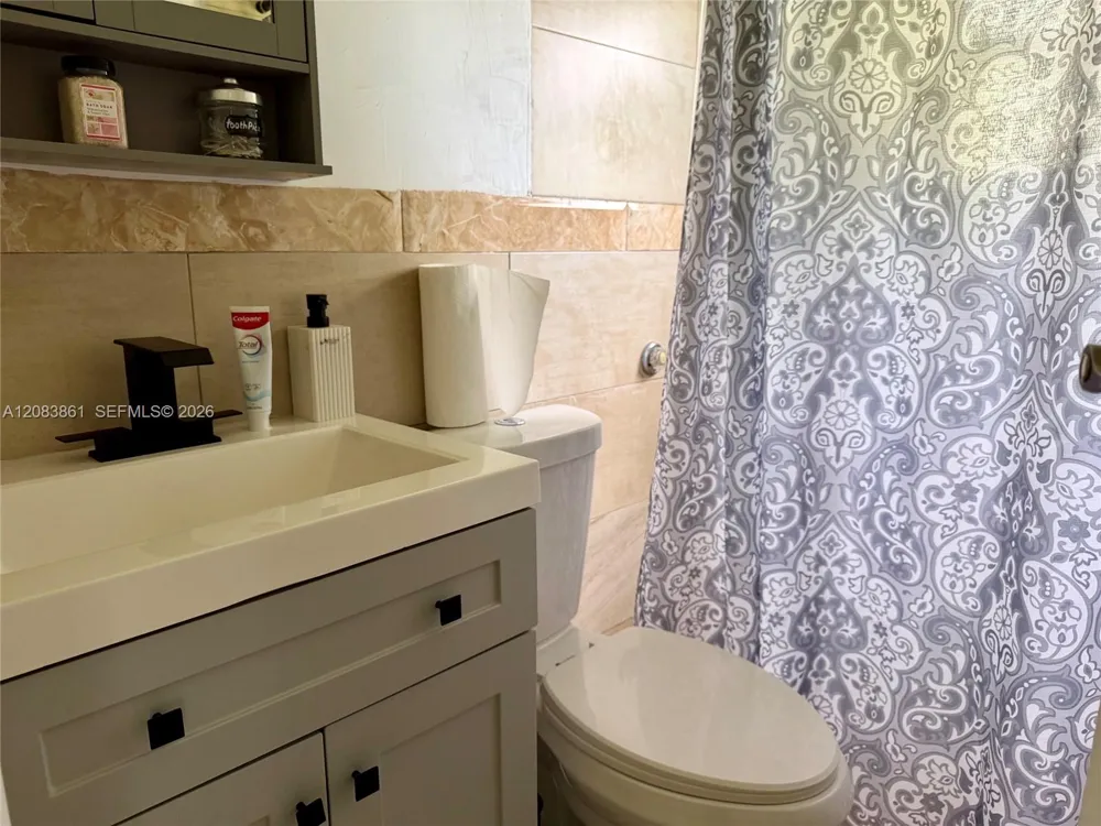 2440 NW 57th St Miami, FL 33142