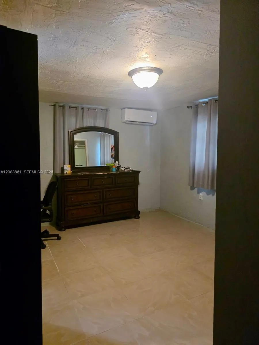 2440 NW 57th St Miami, FL 33142