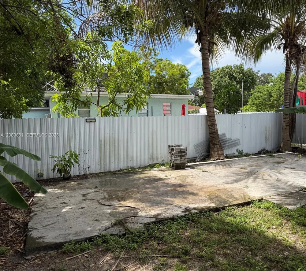 2440 NW 57th St Miami, FL 33142