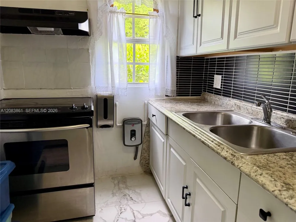2440 NW 57th St Miami, FL 33142