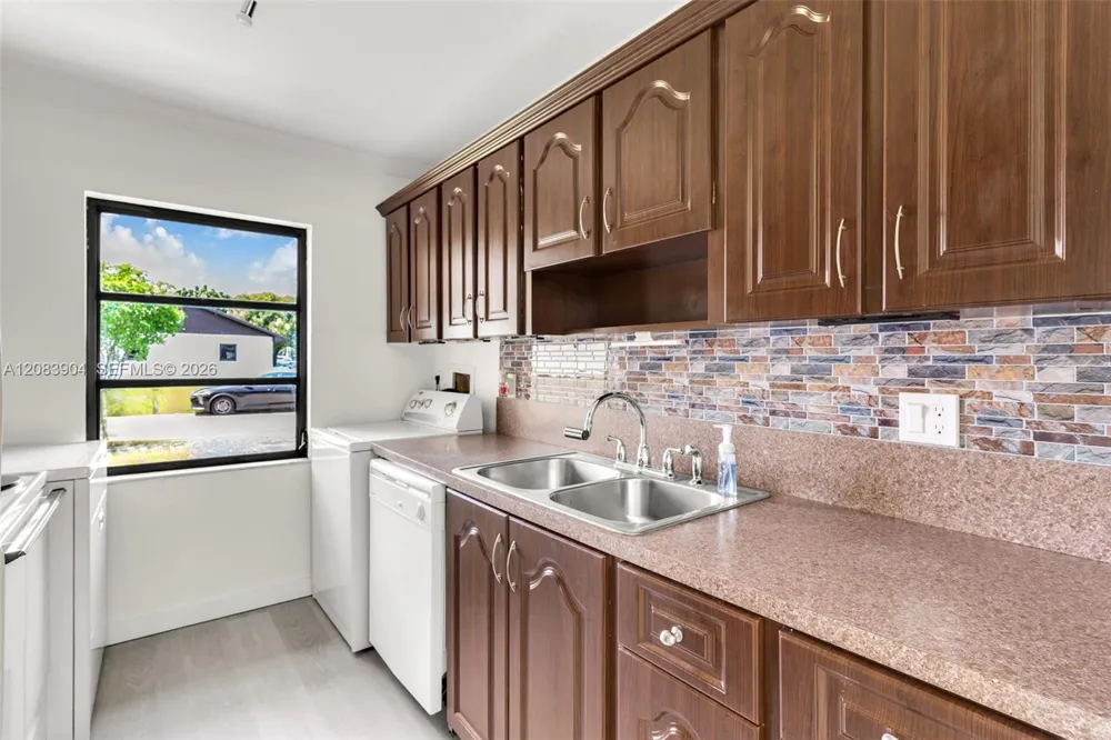13962 SW 52 LN Miami, FL 33175