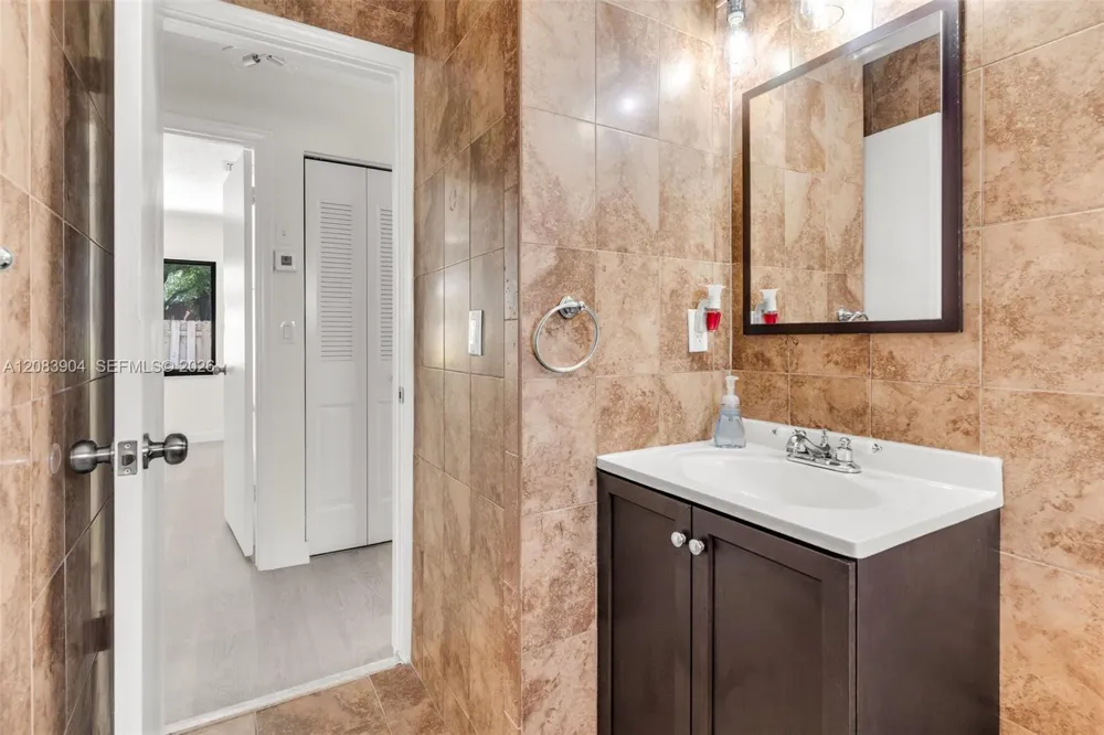 13962 SW 52 LN Miami, FL 33175