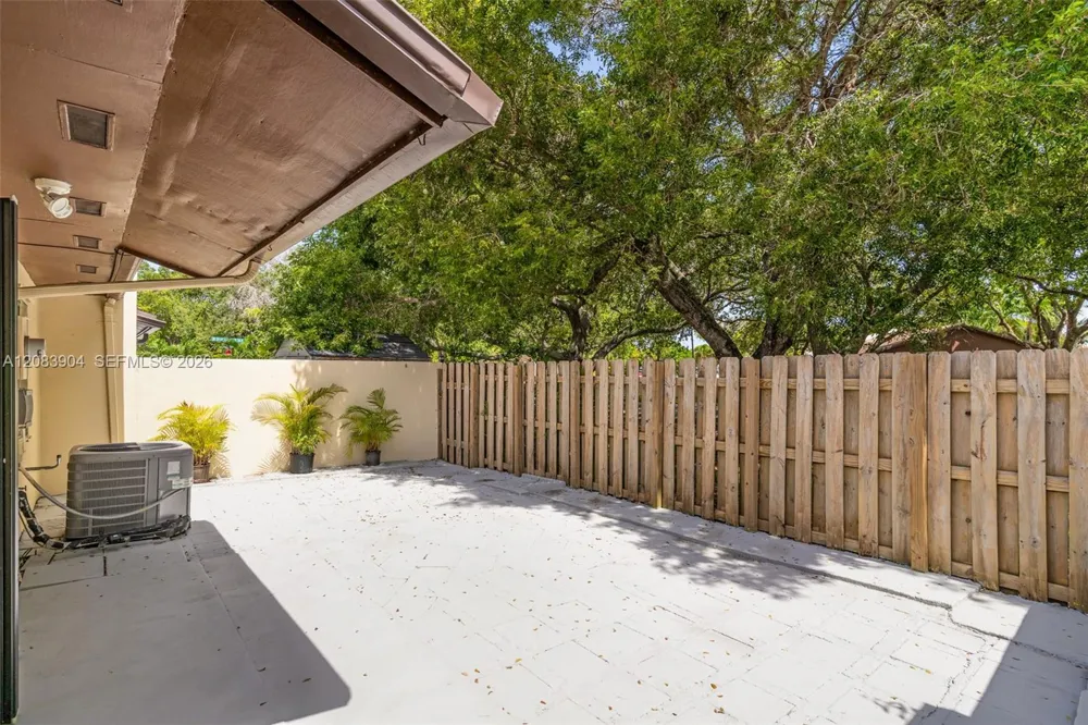 13962 SW 52 LN Miami, FL 33175