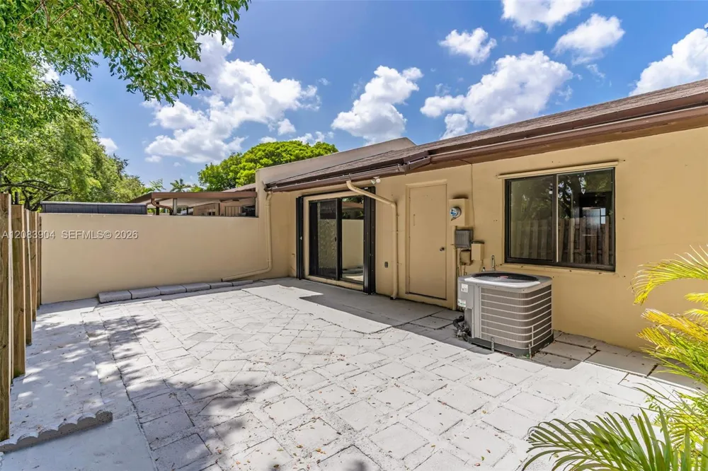13962 SW 52 LN Miami, FL 33175