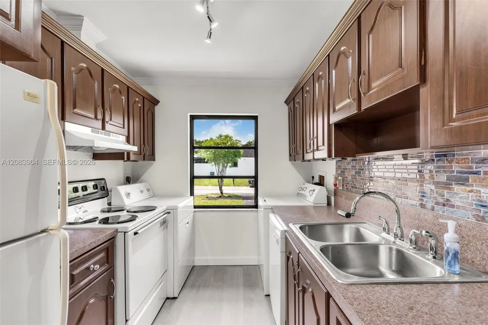 13962 SW 52 LN Miami, FL 33175
