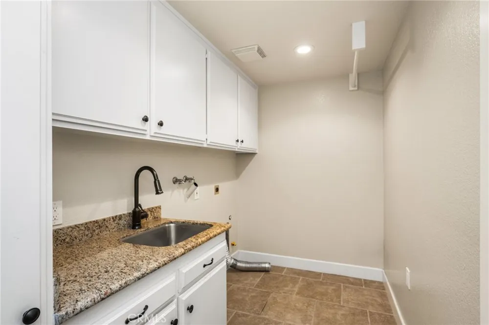 1771 Del Prado Pomona, CA 91768
