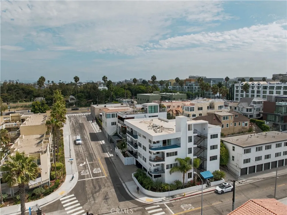 1649 Appian Santa Monica, CA 90401