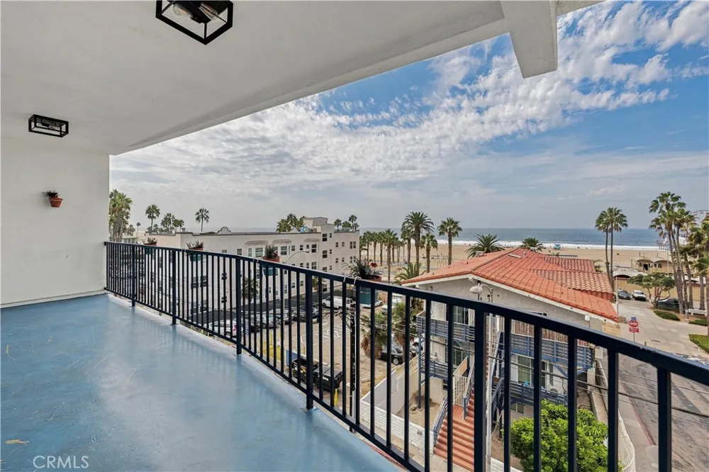 1649 Appian Santa Monica, CA 90401