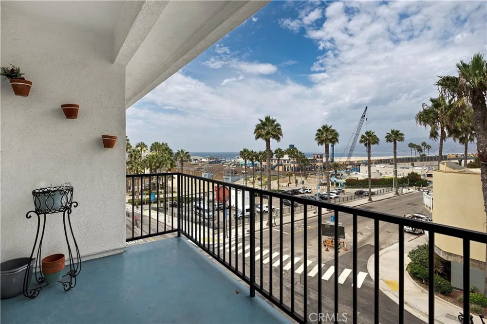 1649 Appian Santa Monica, CA 90401