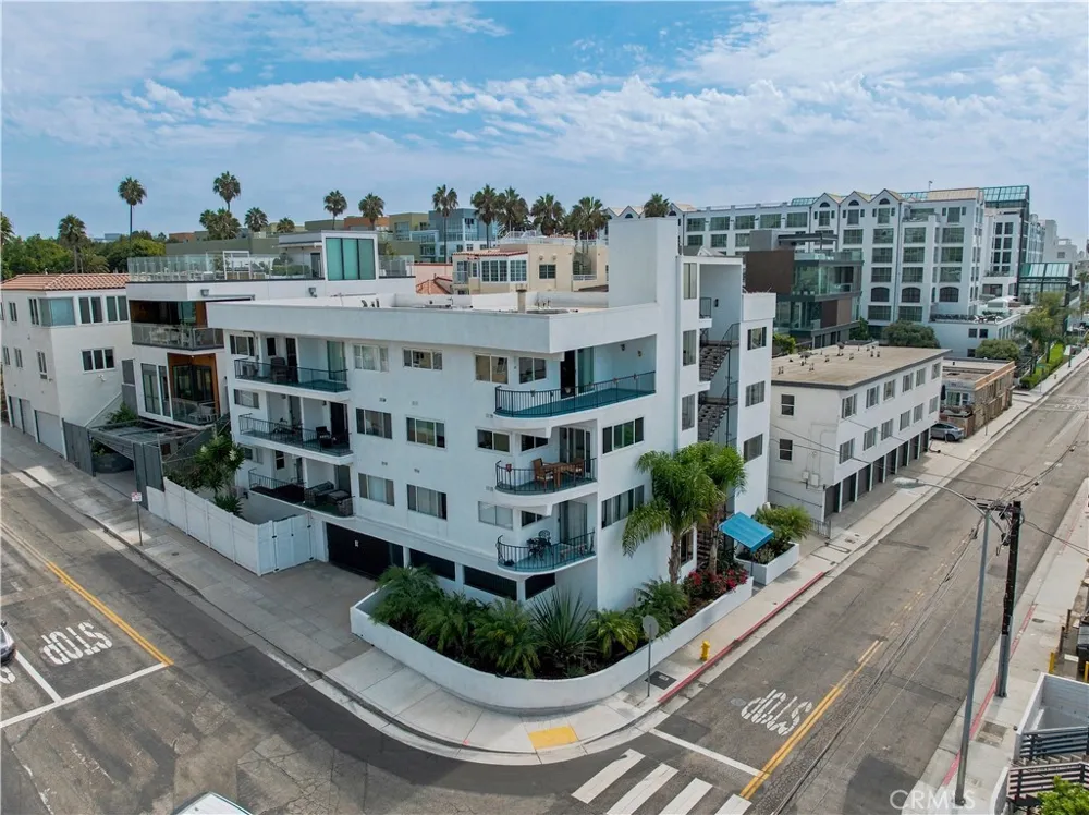 1649 Appian Santa Monica, CA 90401