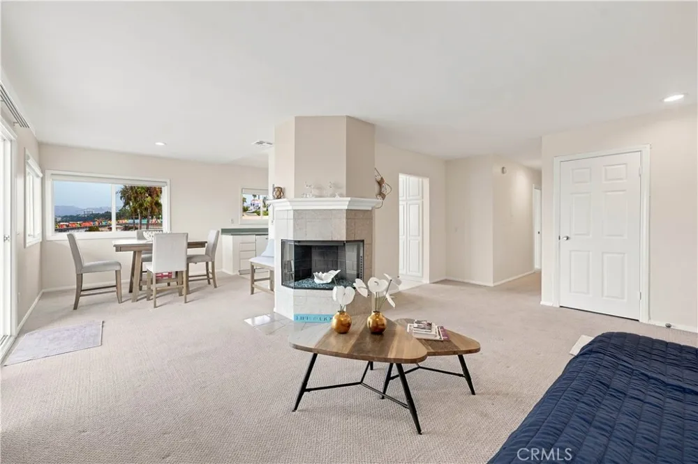 1649 Appian Santa Monica, CA 90401