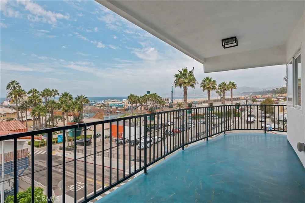 1649 Appian Santa Monica, CA 90401