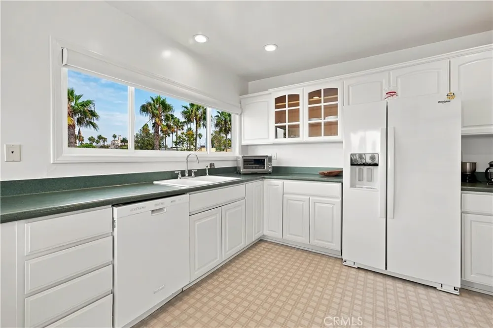 1649 Appian Santa Monica, CA 90401