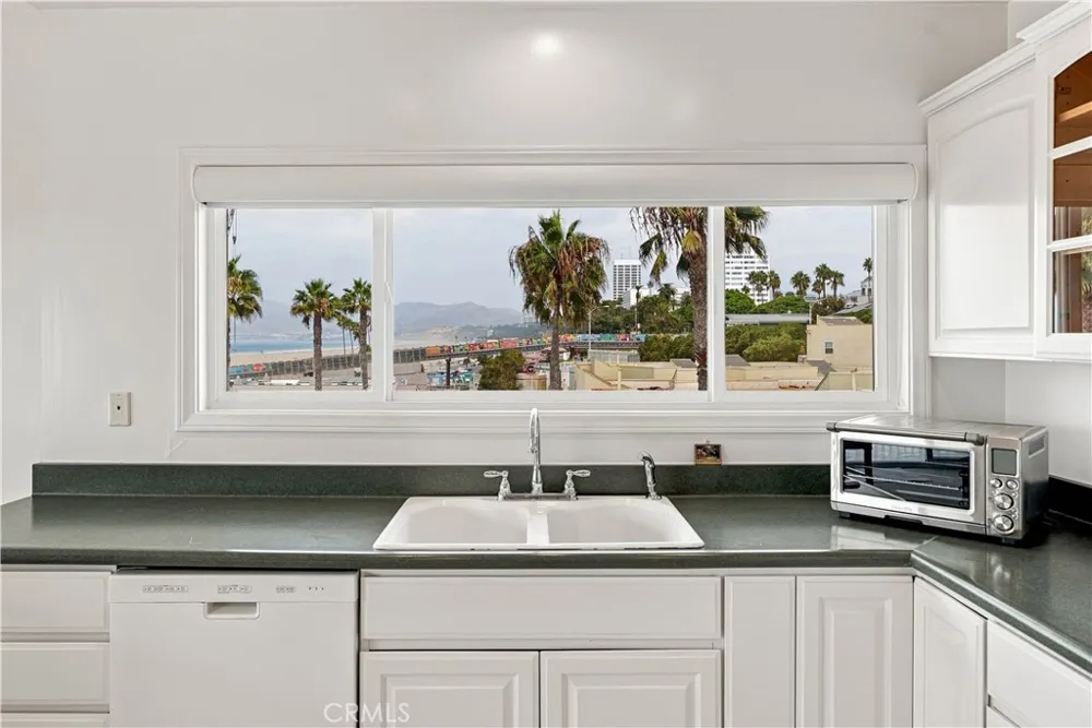 1649 Appian Santa Monica, CA 90401