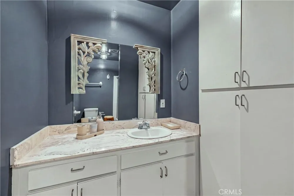 1649 Appian Santa Monica, CA 90401