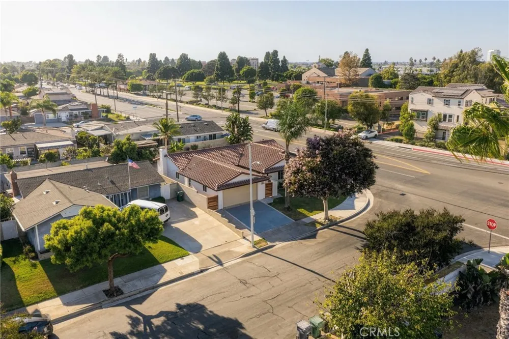 18001 Gulf Huntington Beach, CA 92646