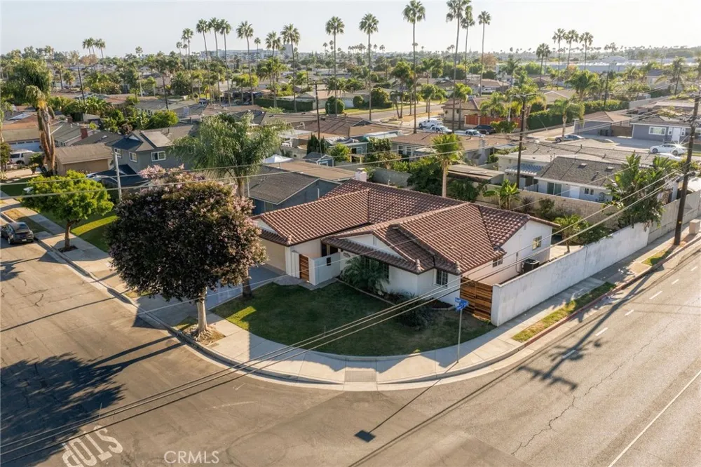 18001 Gulf Huntington Beach, CA 92646