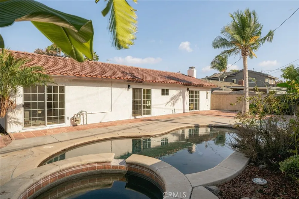 18001 Gulf Huntington Beach, CA 92646