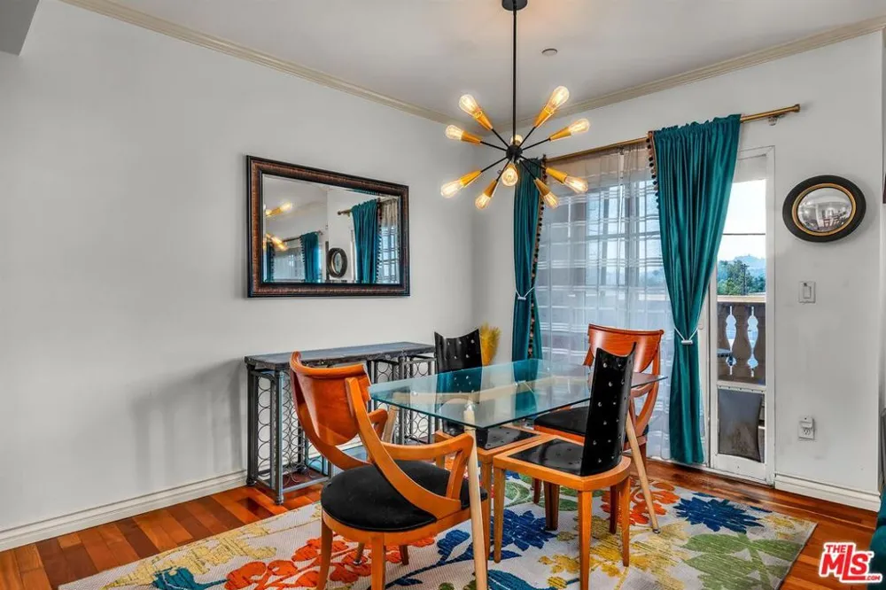 4832 Whitsett Avenue #202 Valley Village, CA 91607
