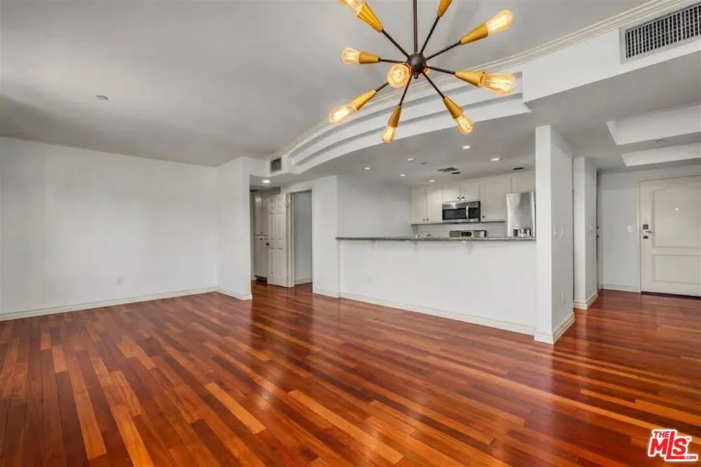 4832 Whitsett Avenue #202 Valley Village, CA 91607