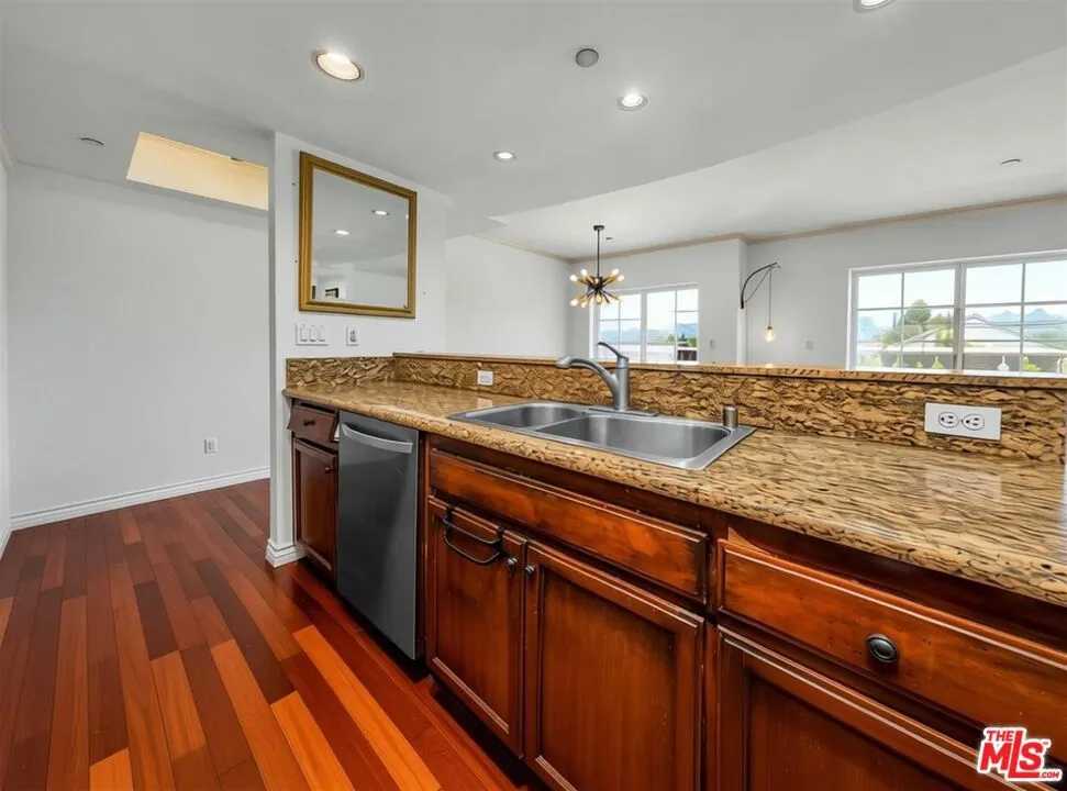 4832 Whitsett Avenue #202 Valley Village, CA 91607