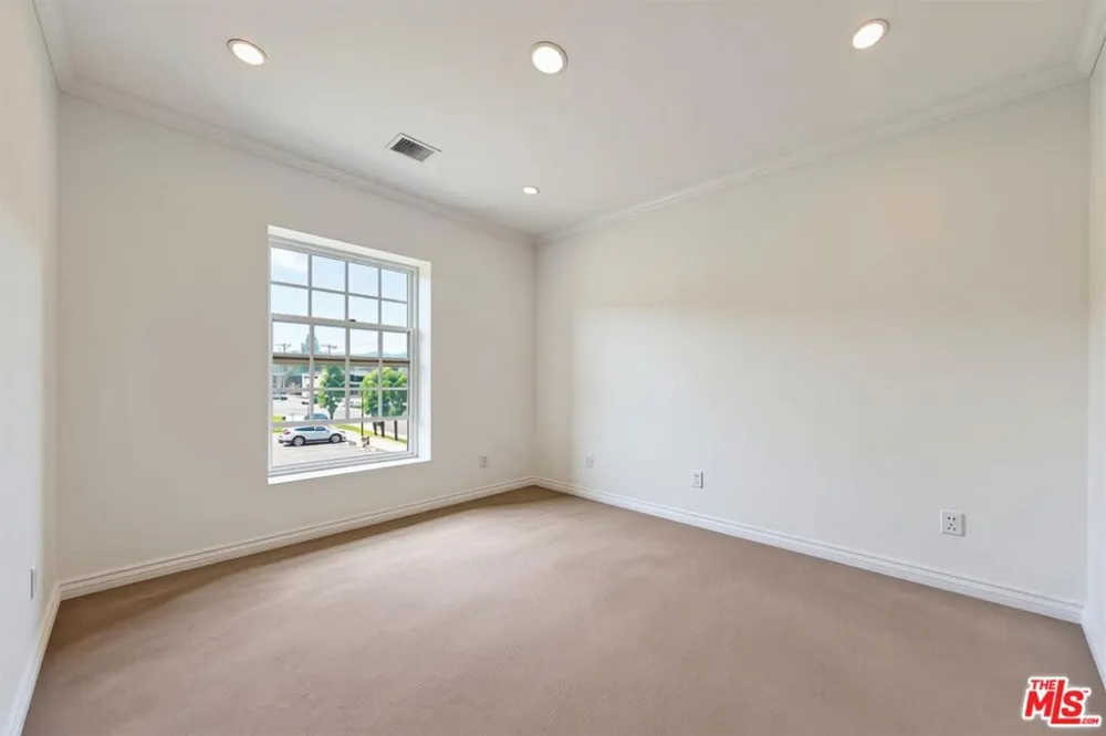 4832 Whitsett Avenue #202 Valley Village, CA 91607