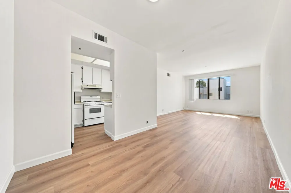 533 S St Andrews Place #404 Los Angeles, CA 90020