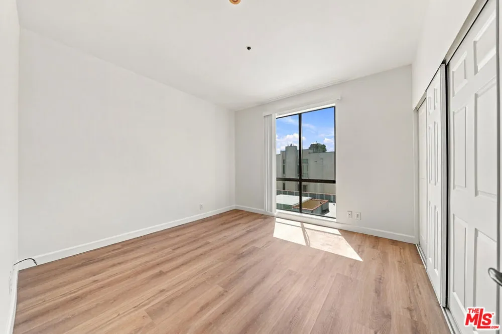 533 S St Andrews Place #404 Los Angeles, CA 90020