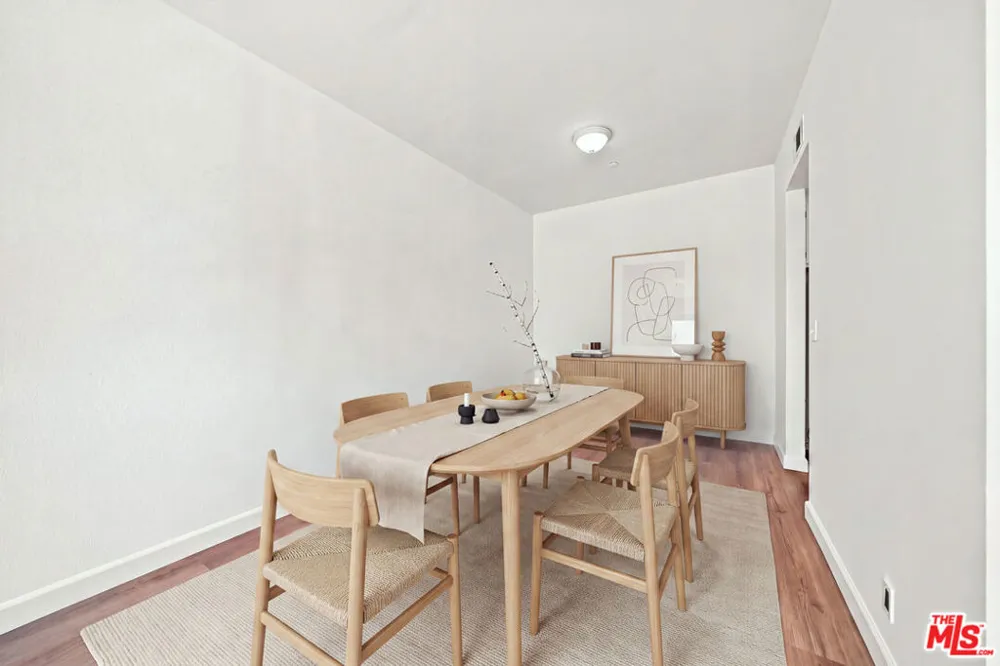 533 S St Andrews Place #404 Los Angeles, CA 90020