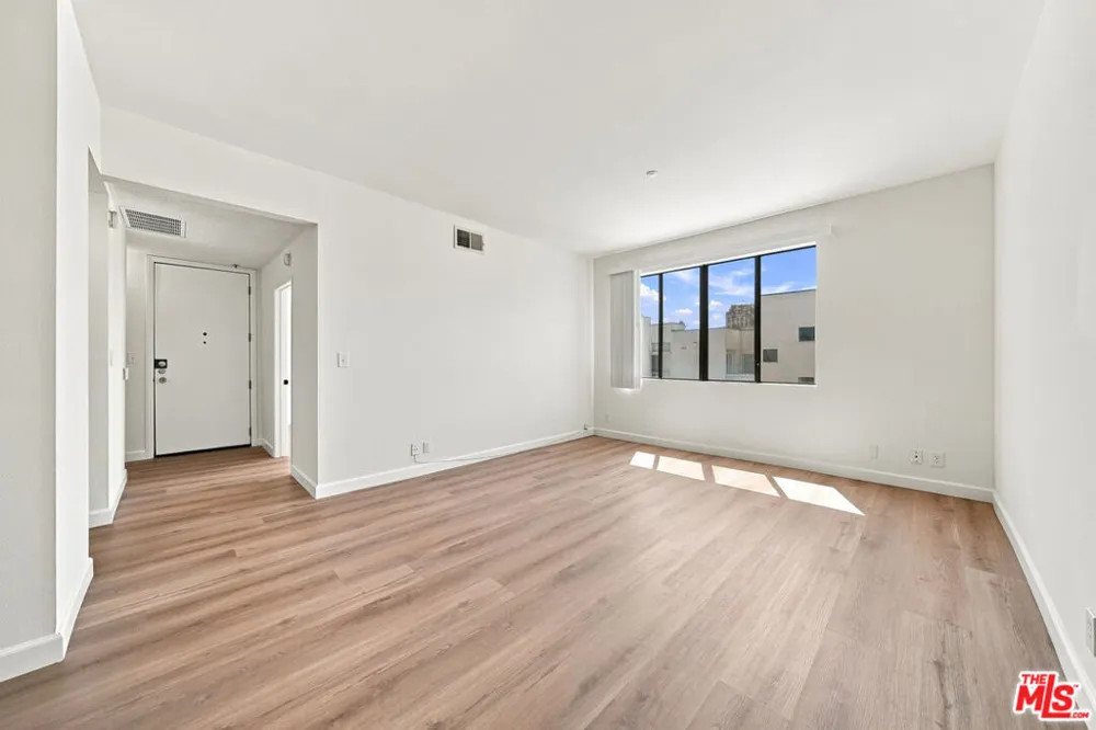 533 S St Andrews Place #404 Los Angeles, CA 90020