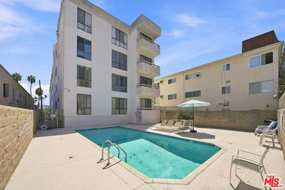 533 S St Andrews Place #404 Los Angeles, CA 90020