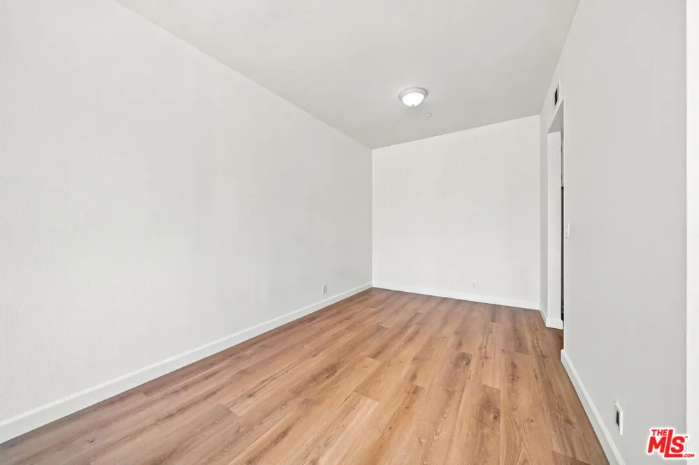 533 S St Andrews Place #404 Los Angeles, CA 90020