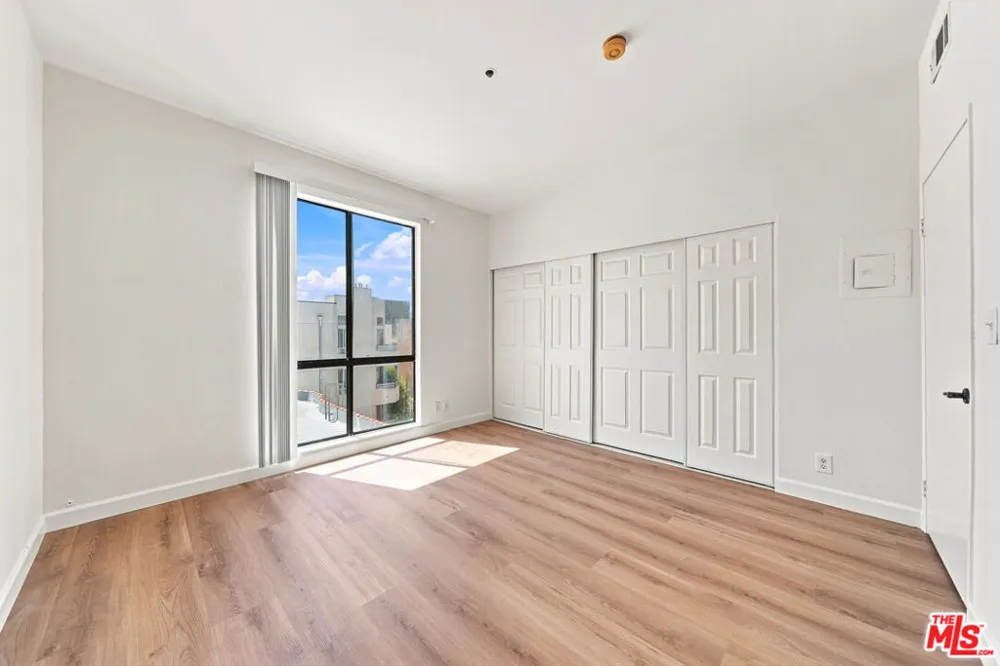 533 S St Andrews Place #404 Los Angeles, CA 90020