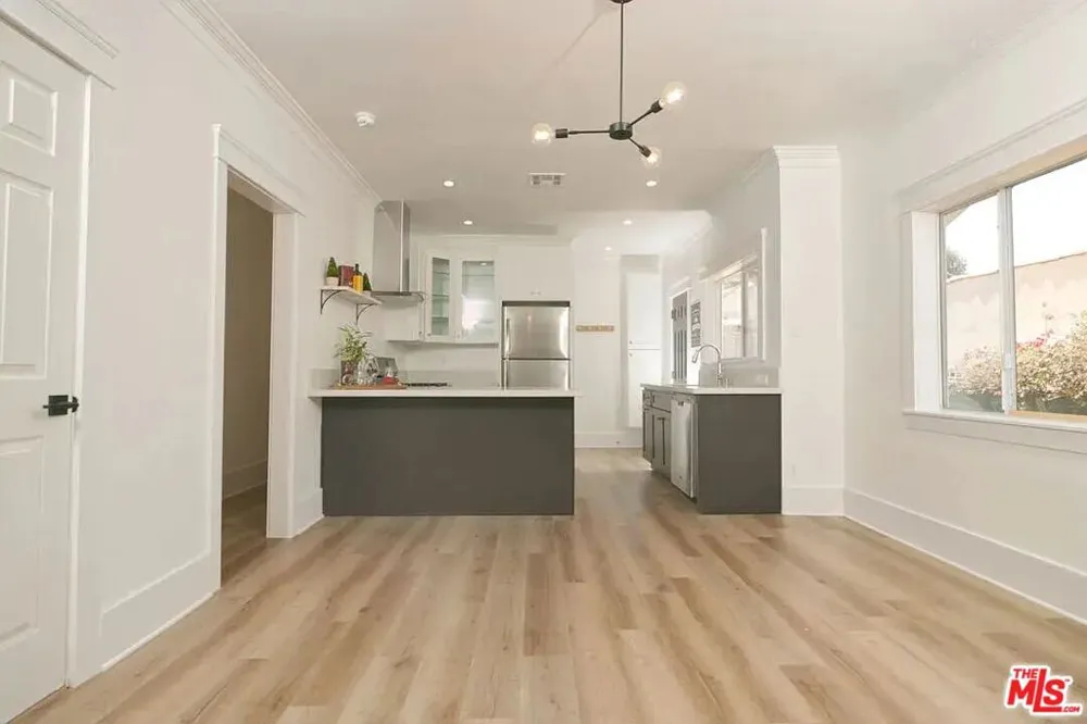 2510 S Bronson Avenue Los Angeles, CA 90018
