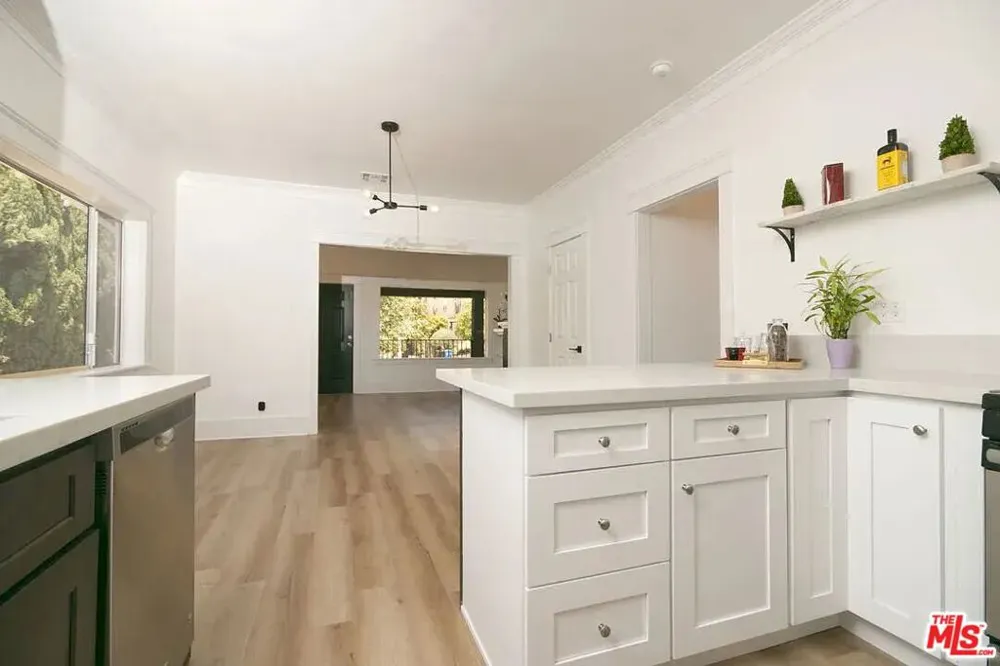 2510 S Bronson Avenue Los Angeles, CA 90018