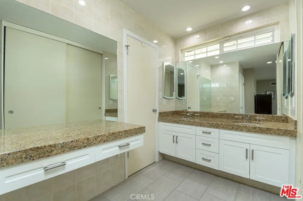 8471 Vine Valley Los Angeles, CA 91352